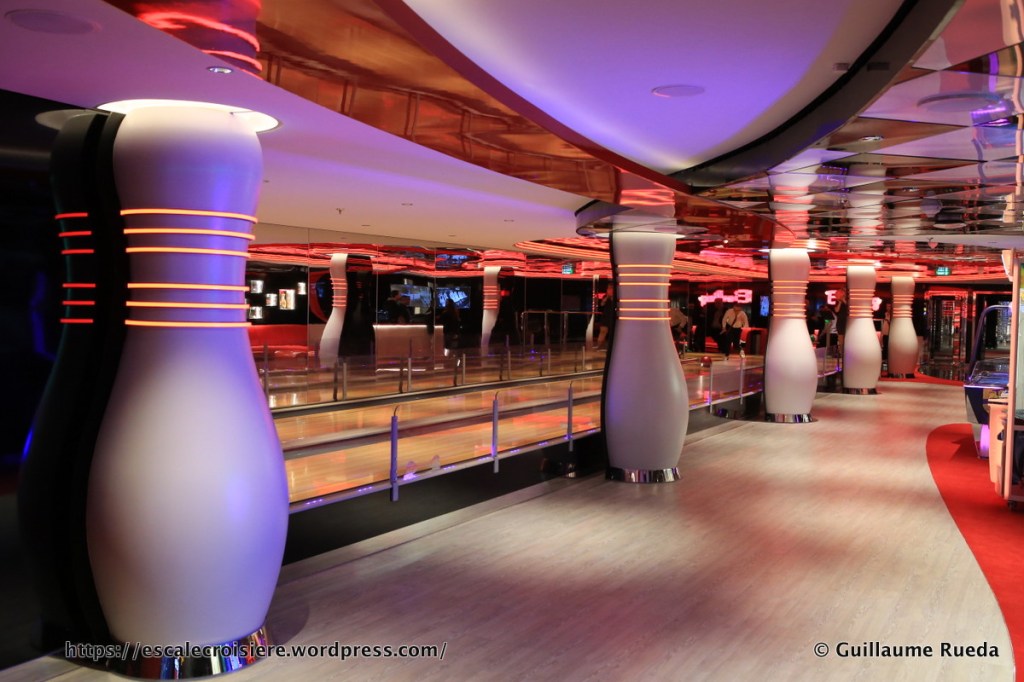 MSC Seaside - Bowling