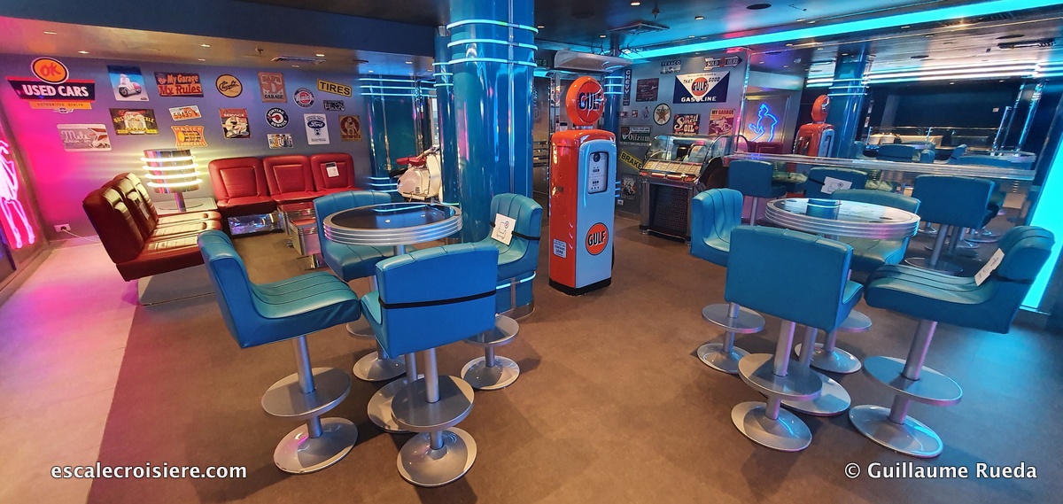 MSC Seaside - Garage Club bar