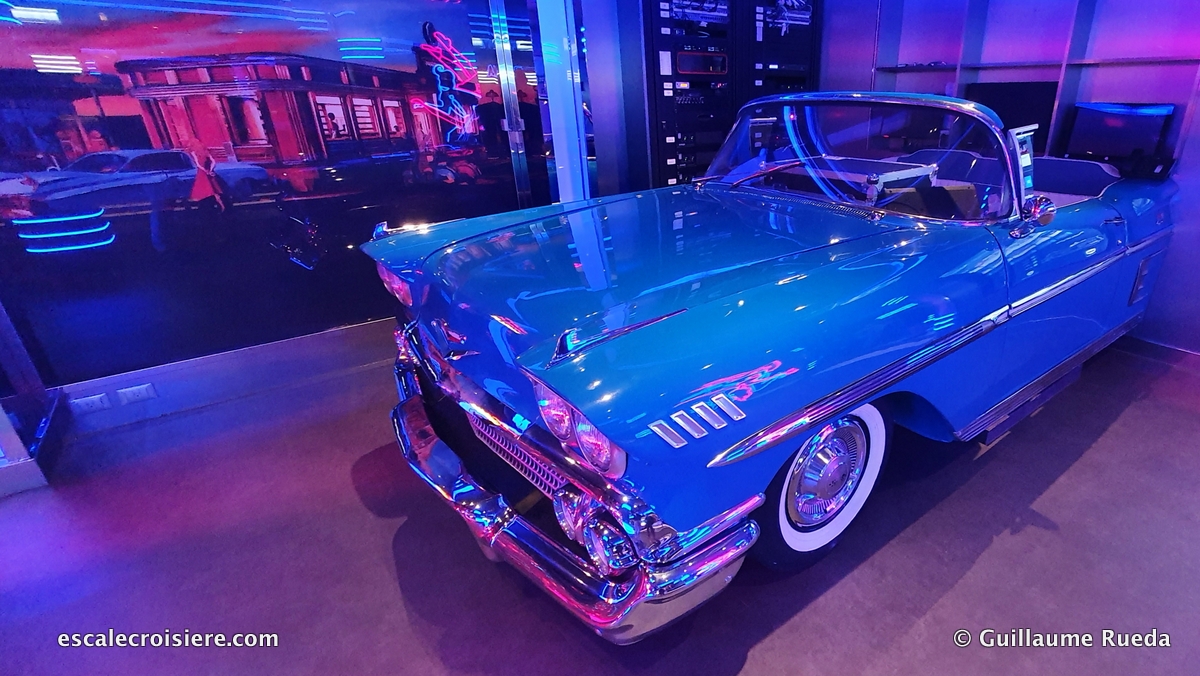 MSC Seaside - Garage Club bar