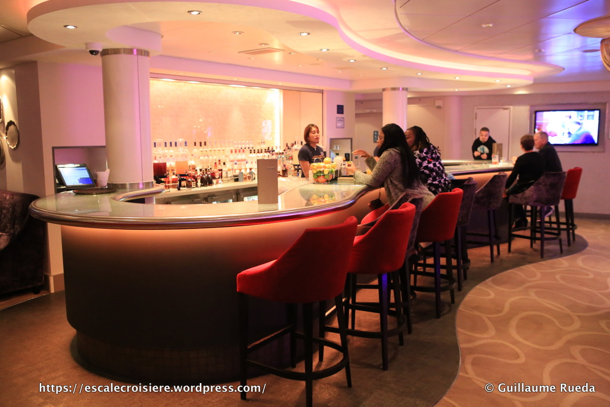 Norwegian Breakaway - Shaker's bar