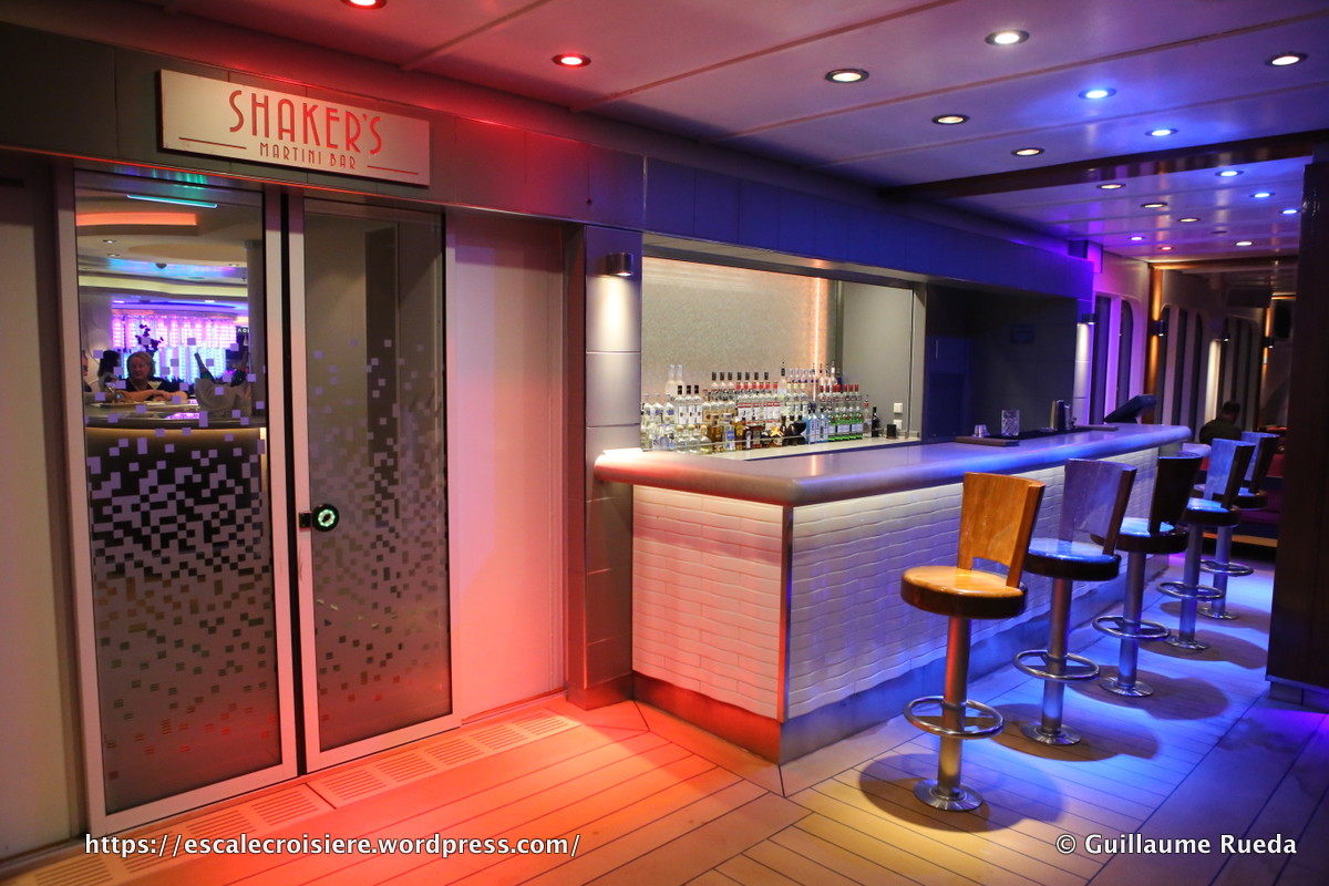 Norwegian Breakaway - Shaker's bar