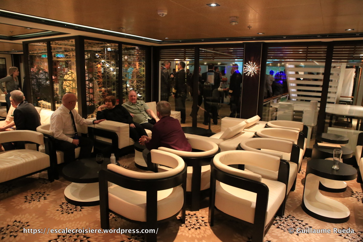 Norwegian Breakaway - The Haven Salon bar