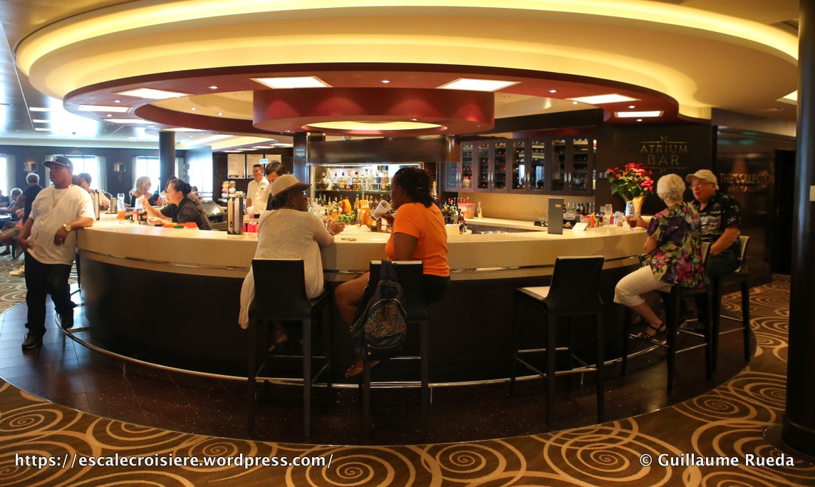 Norwegian Breakaway - Atrium bar