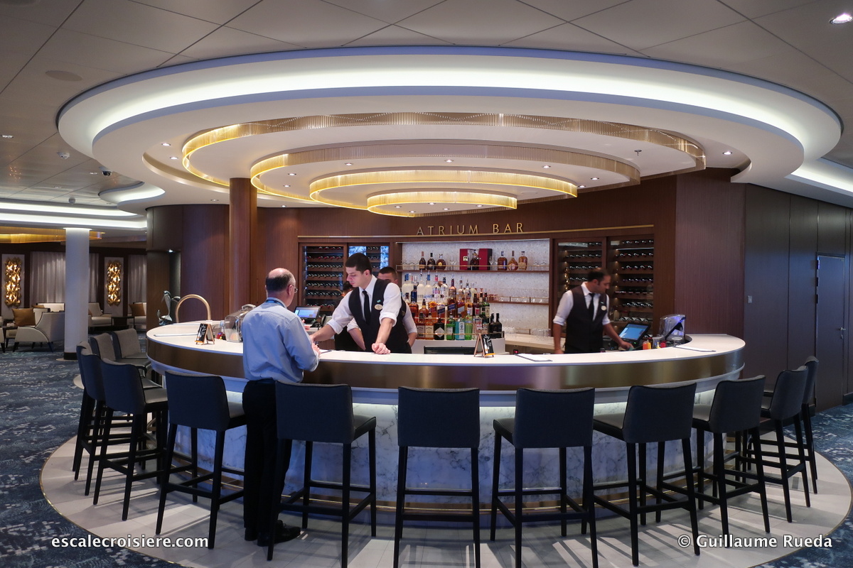 Norwegian Bliss - Atrium bar