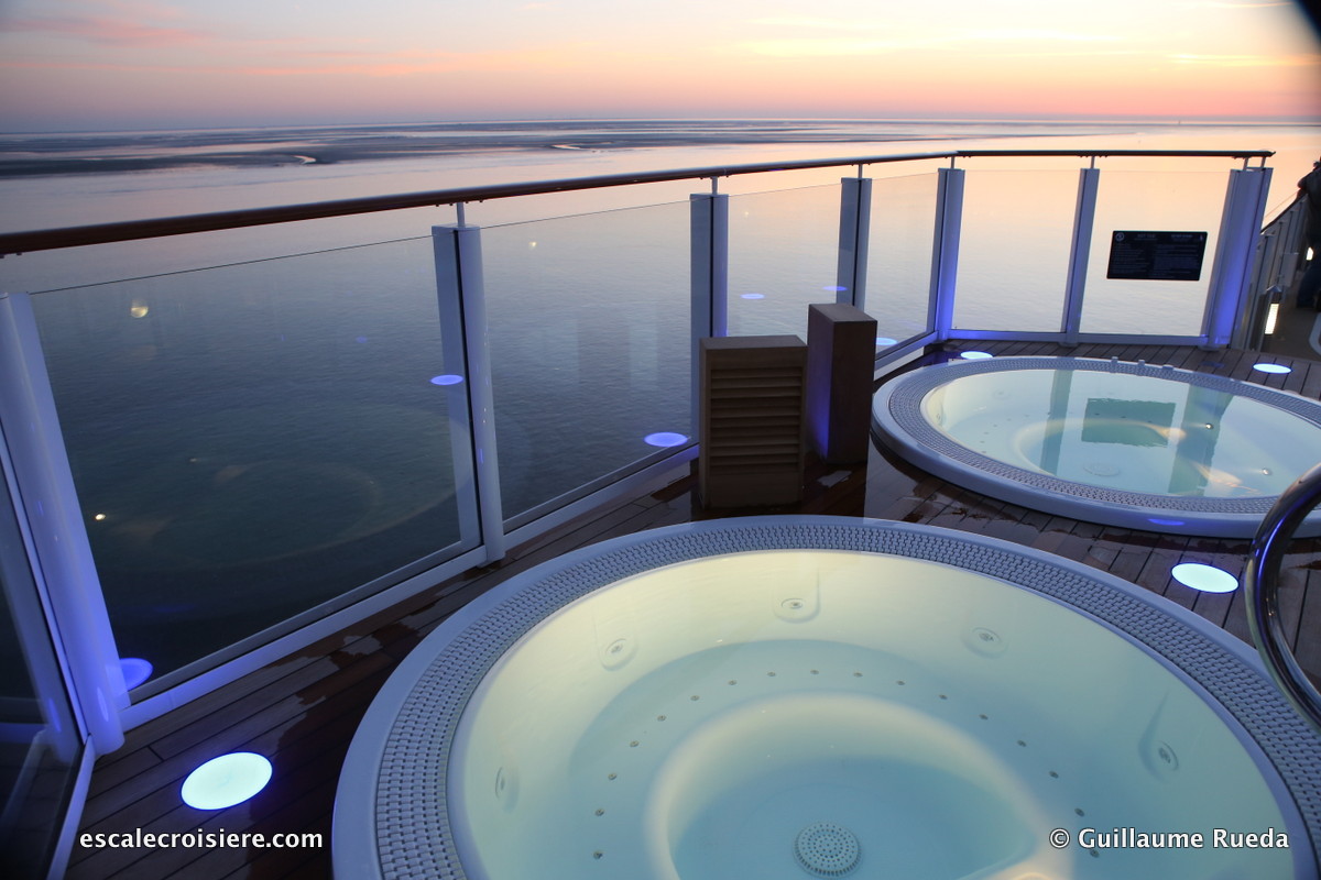 Norwegian Bliss - Jacuzzis