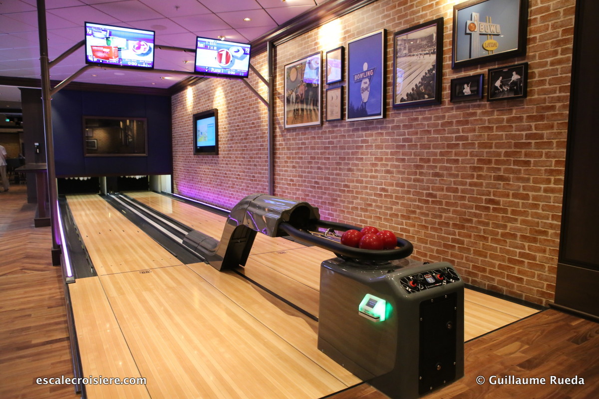 Norwegian Bliss - The Local Bar and Grill - Bowling