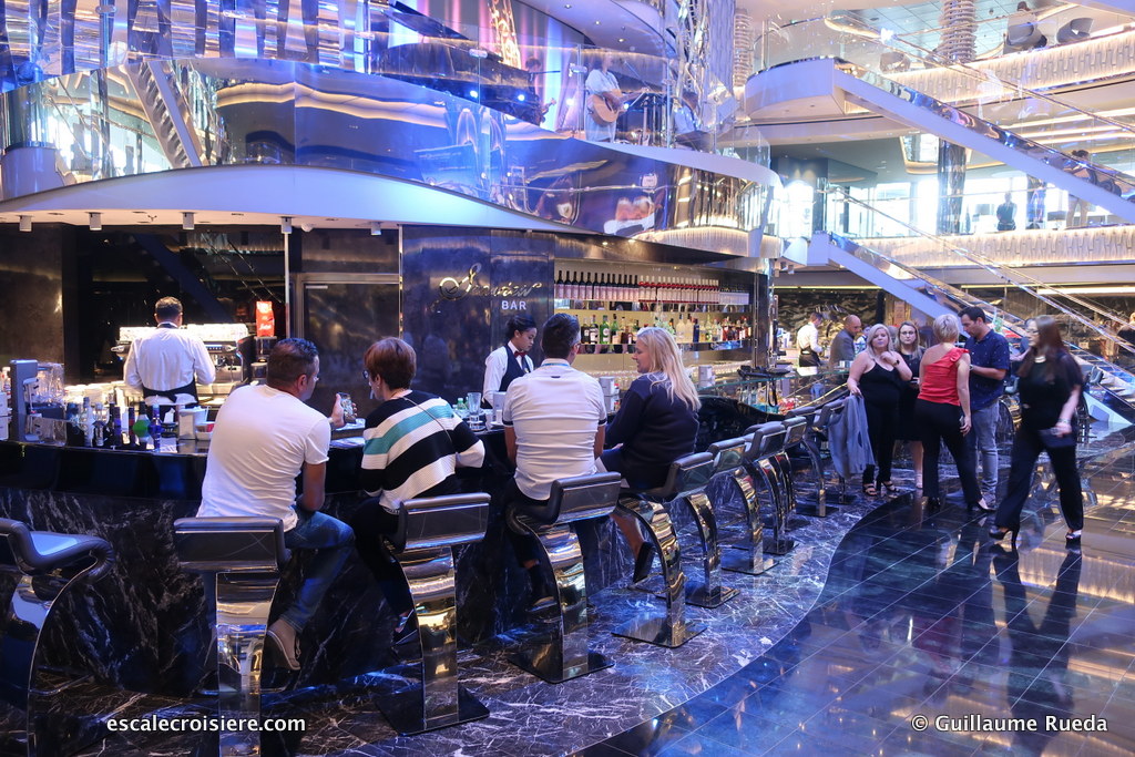MSC Seaview Atrium - SeaView bar (2)