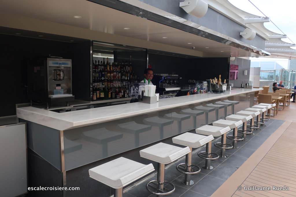 MSC Seaview - bar Yacht Club (2)