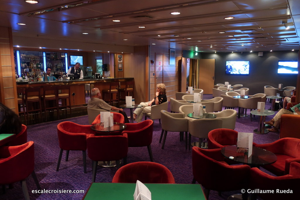 Celestyal Crystal - Bar des sports