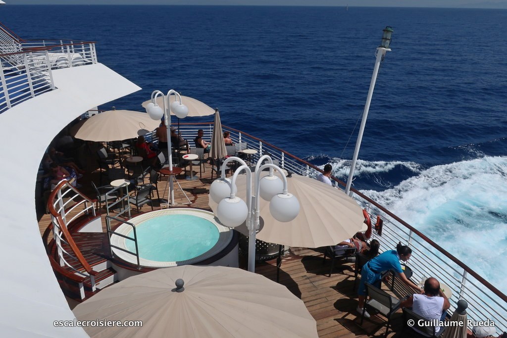 Celestyal Crystal - Thalassa bar - Jacuzzi