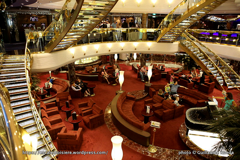 MSC Splendida - Atrium