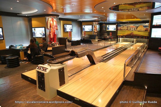 MSC Splendida - Bar des sports - Sports bar - Bowling
