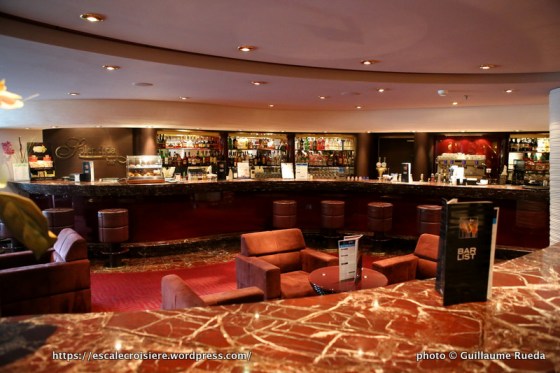 MSC Splendida bar