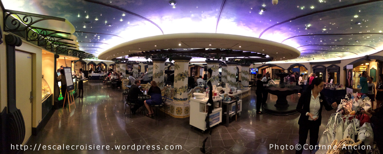 MSC Splendida - La Piazzetta