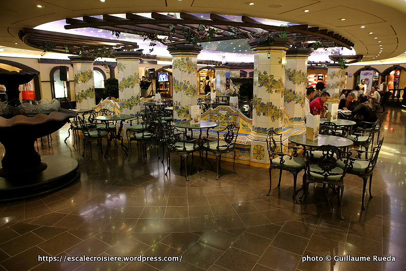 MSC Splendida - La Piazzetta