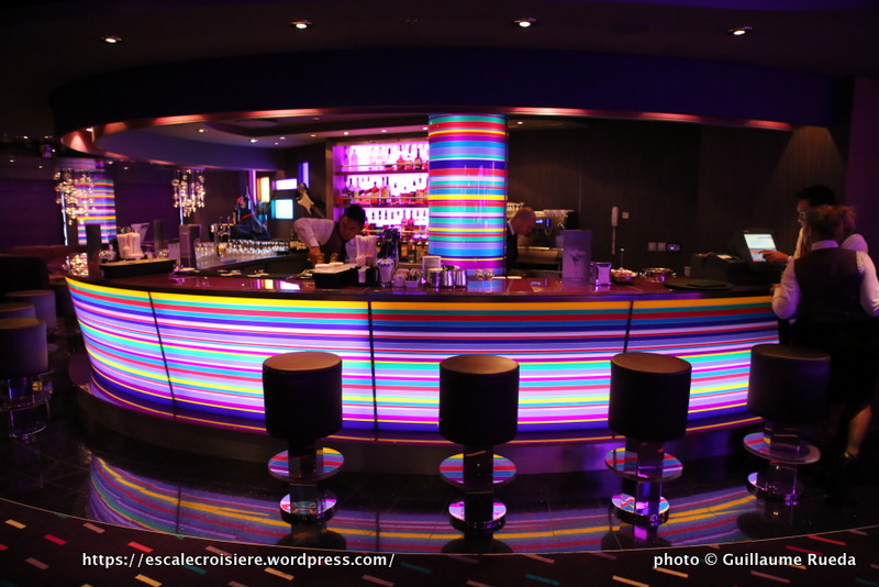 MSC Splendida - Purple jazz bar