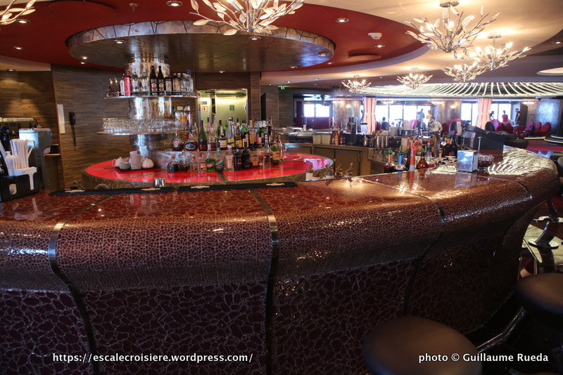 MSC Splendida - The Aft Lounge