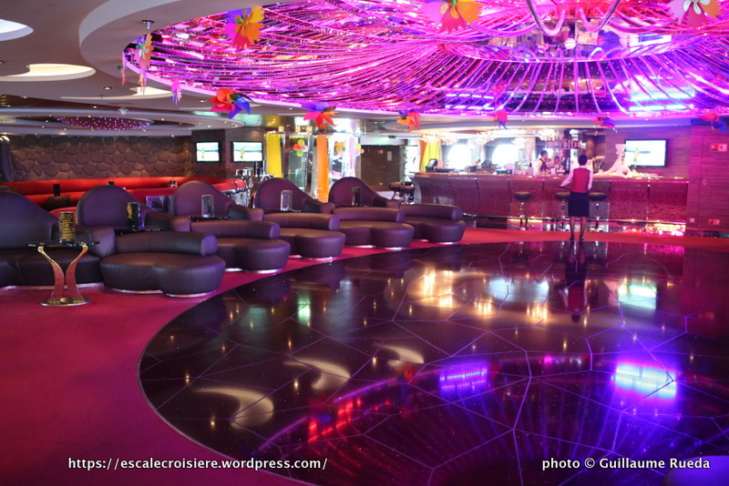 MSC Splendida - The Aft Lounge