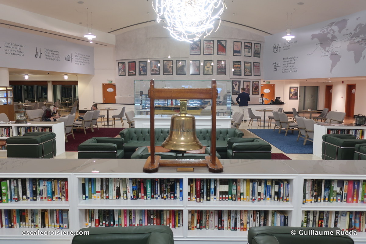 Queen Elizabeth 2 - Bibliothèque