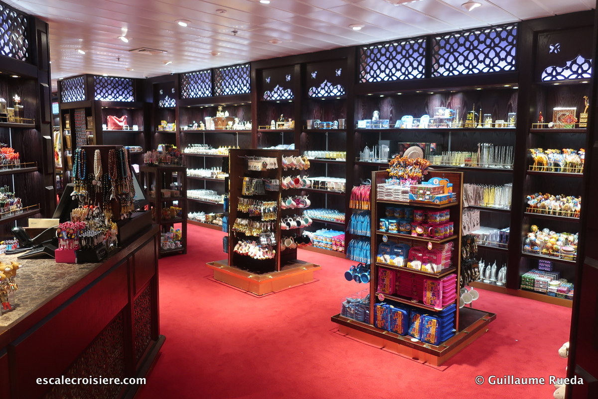 Queen Elizabeth 2 - Boutique