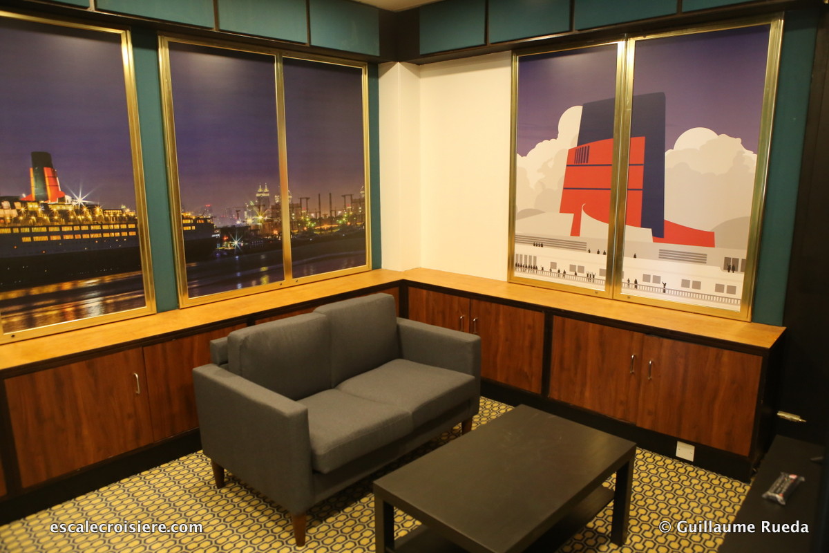 Queen Elizabeth 2 - Boutique photo