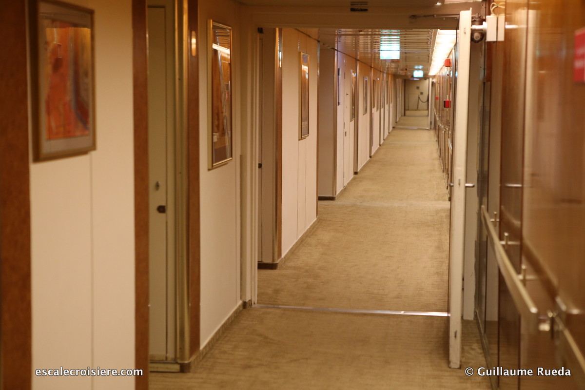 Queen Elizabeth 2 - Couloir cabines