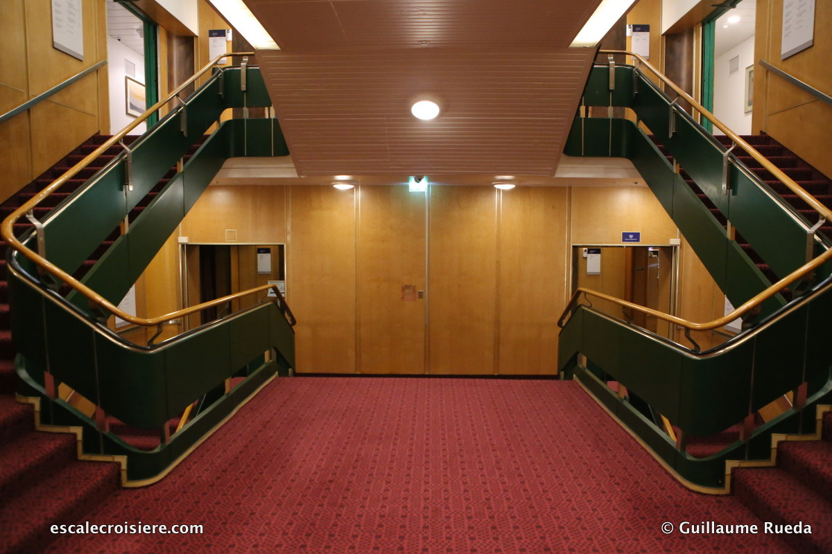 Queen Elizabeth 2 - Escaliers