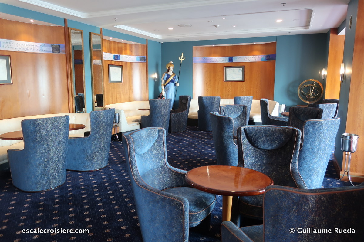 Queen Elizabeth 2 - Chart Room