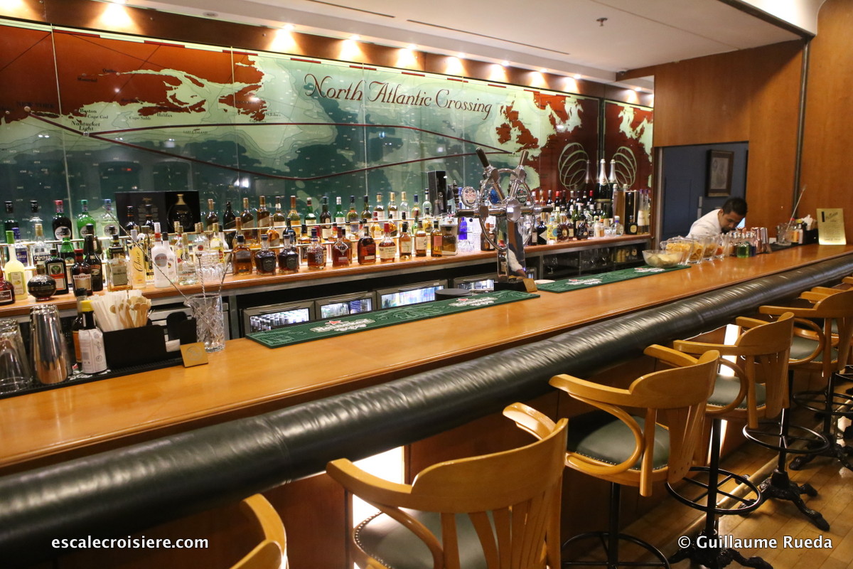 Queen Elizabeth 2 - Chart Room