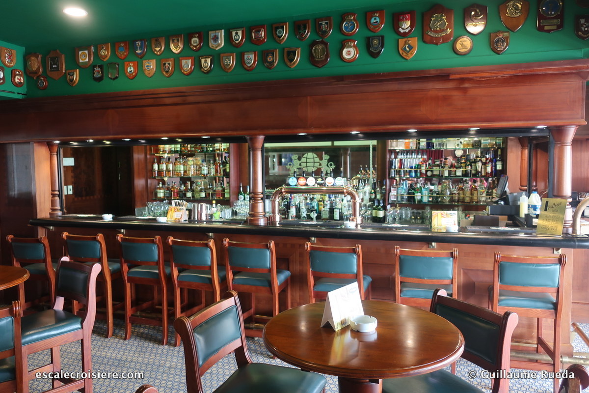 Queen Elizabeth 2 - Golden Lion