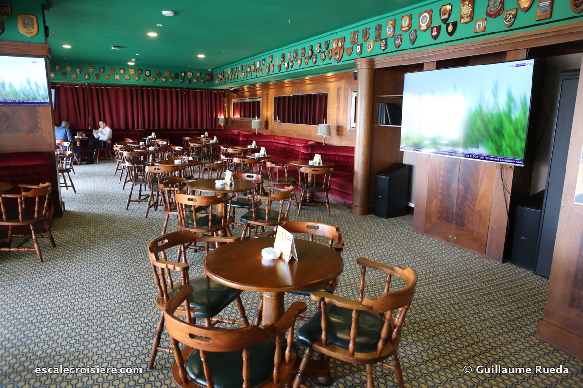 Queen Elizabeth 2 - Golden Lion