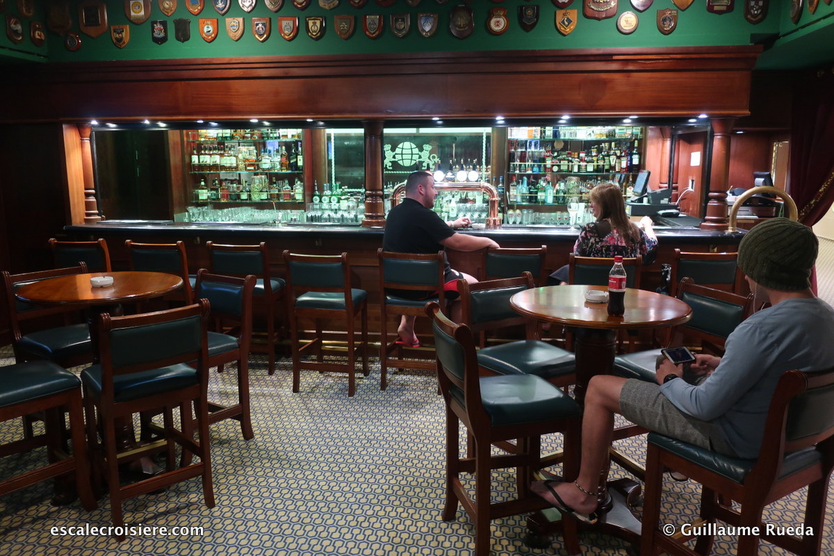 Queen Elizabeth 2 - Golden Lion