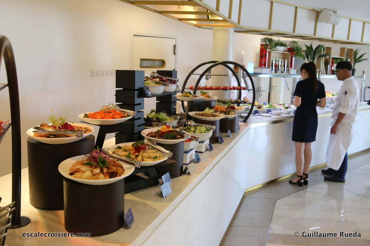 Queen Elizabeth 2 - Lido