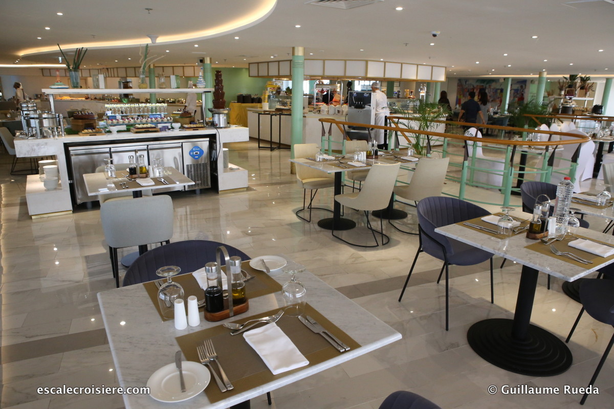 Queen Elizabeth 2 - Lido