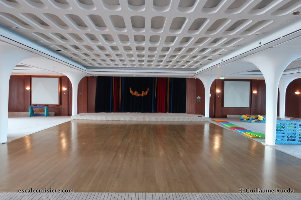 Queen Elizabeth 2 - Queens Room