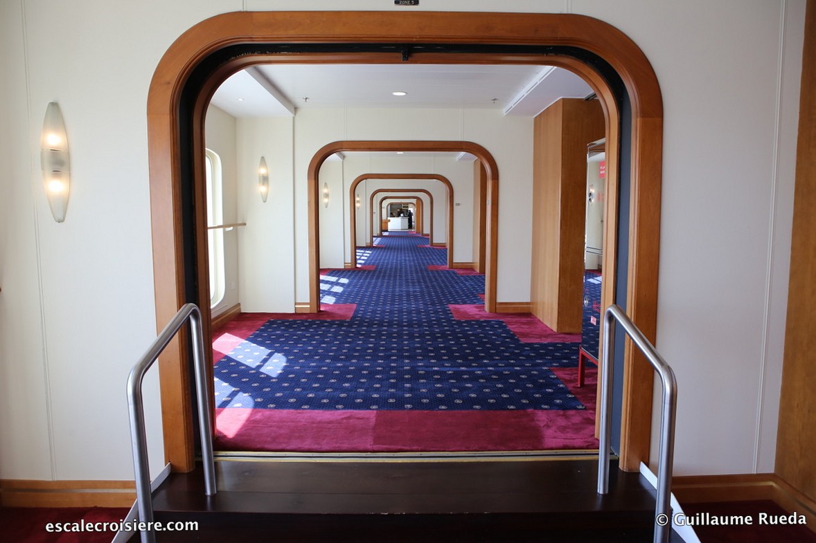 Queen Elizabeth 2 - Queens Room