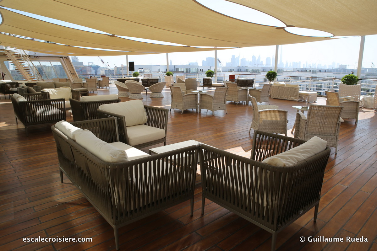 Queen Elizabeth 2 - Yacht Club