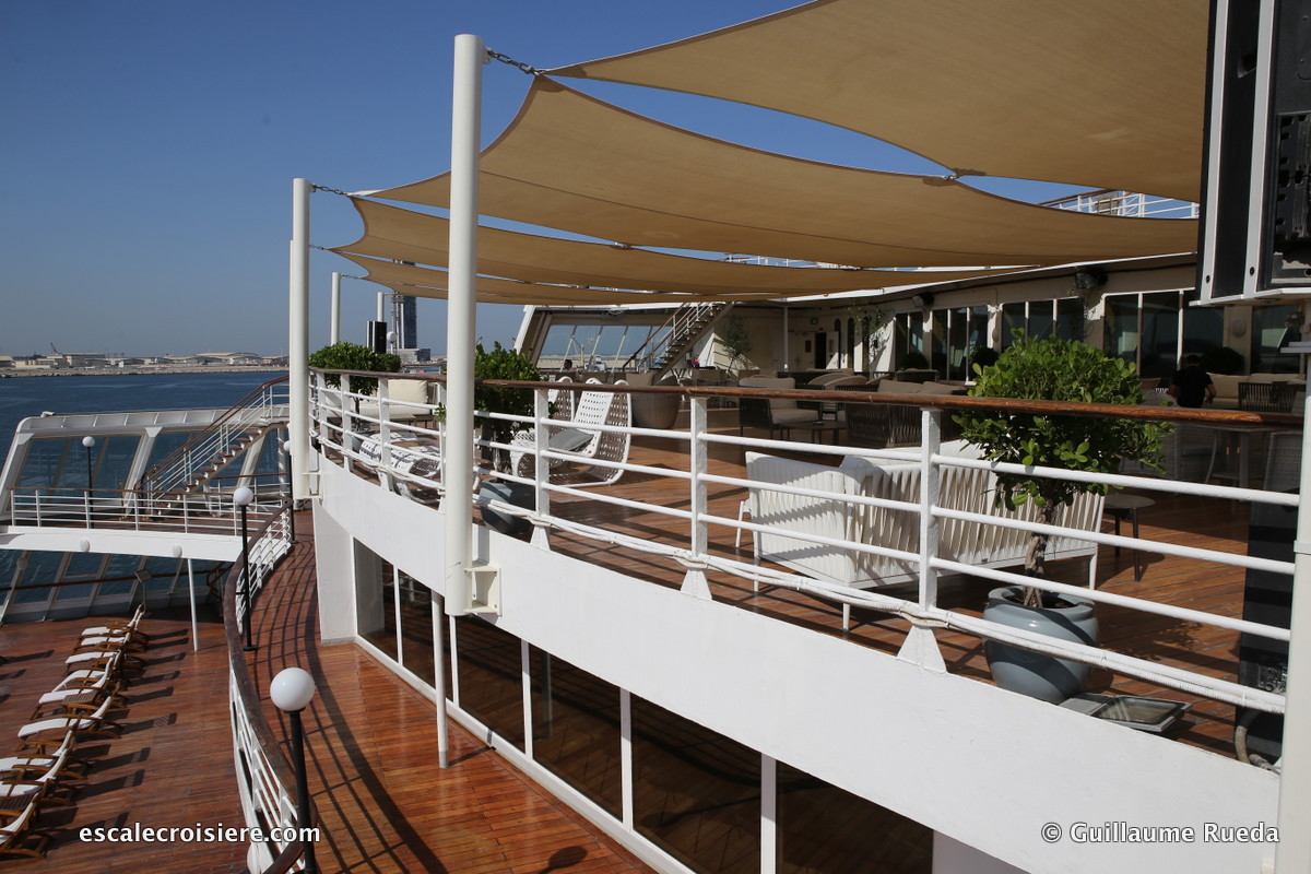 Queen Elizabeth 2 - Yacht Club