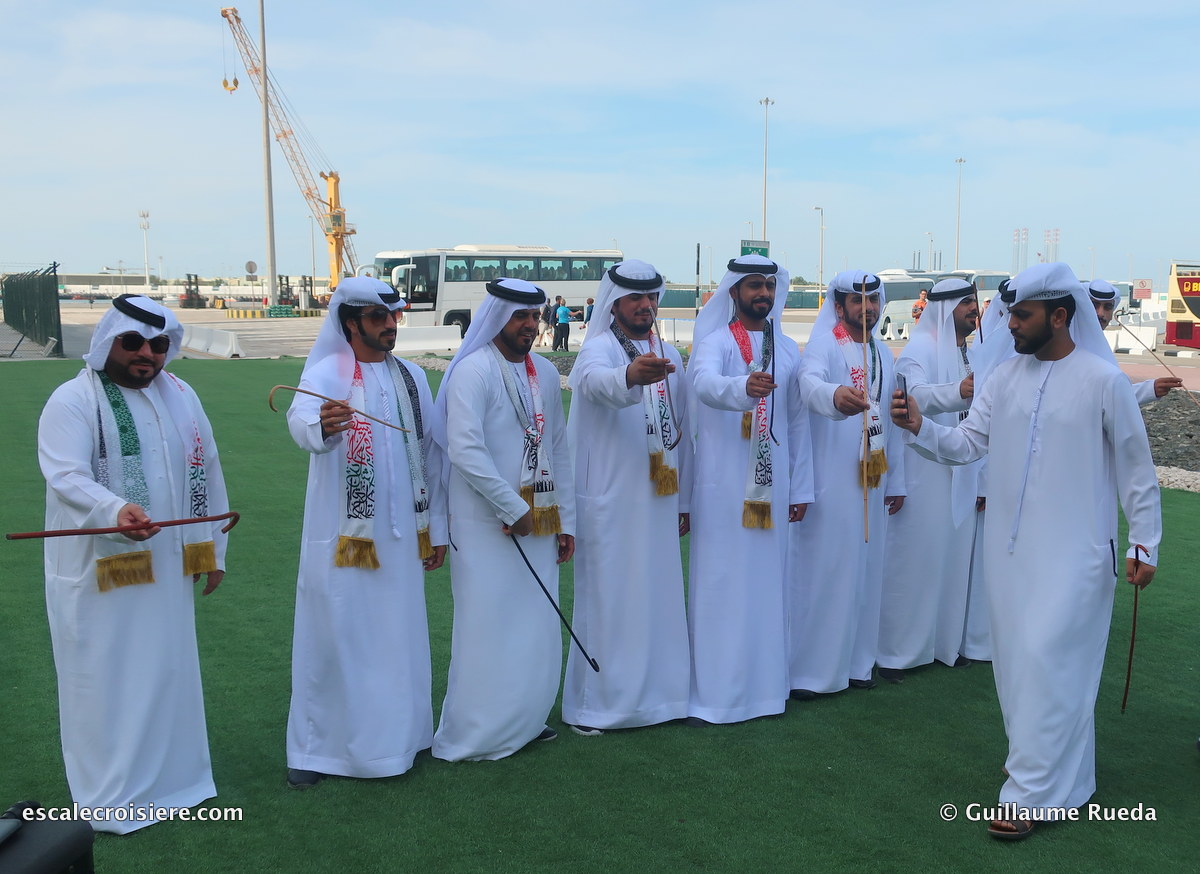 abu dhabi - danses traditonnnelles