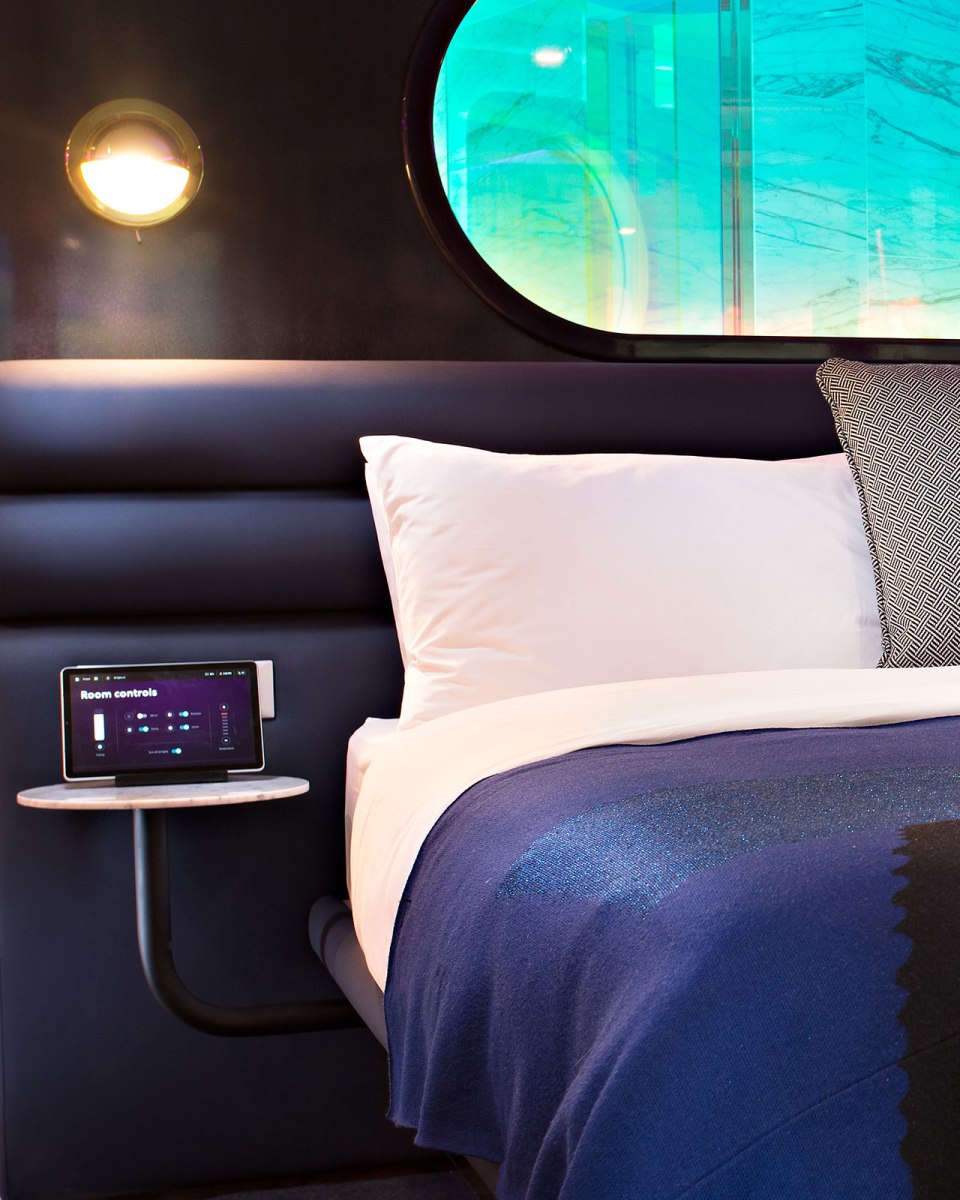 Tablette Cabin - Scarlet Lady - Virgin Voyages