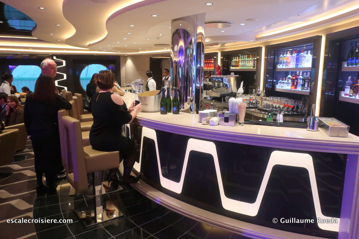 MSC Bellissima bar and lounge