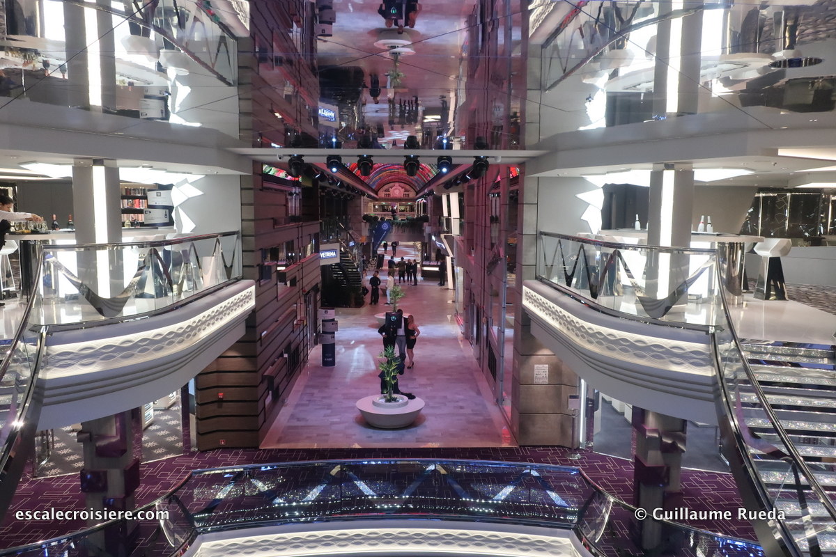 MSC Bellissima - La Galleria Bellissima Sky dome LED