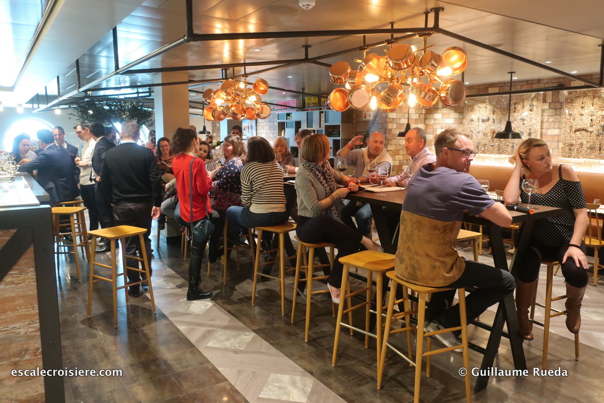 MSC Bellissima - Restaurant Hola