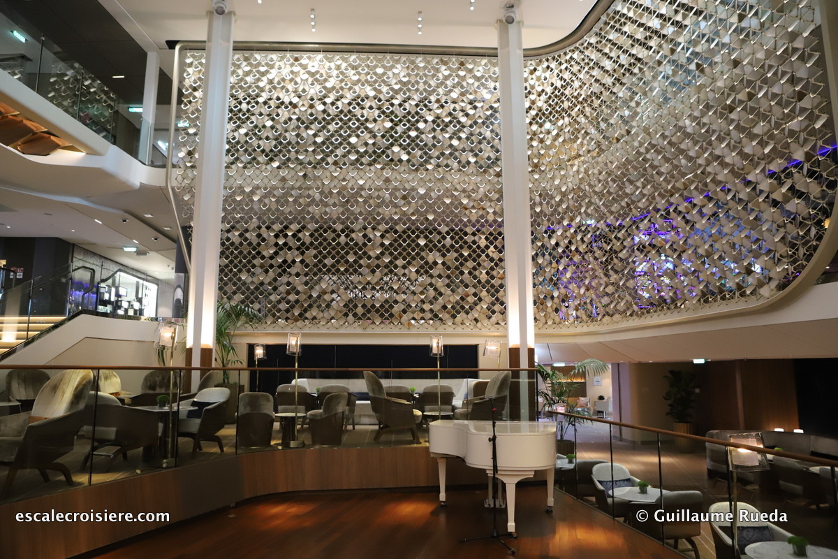 Celebrity Edge - Grand plaza