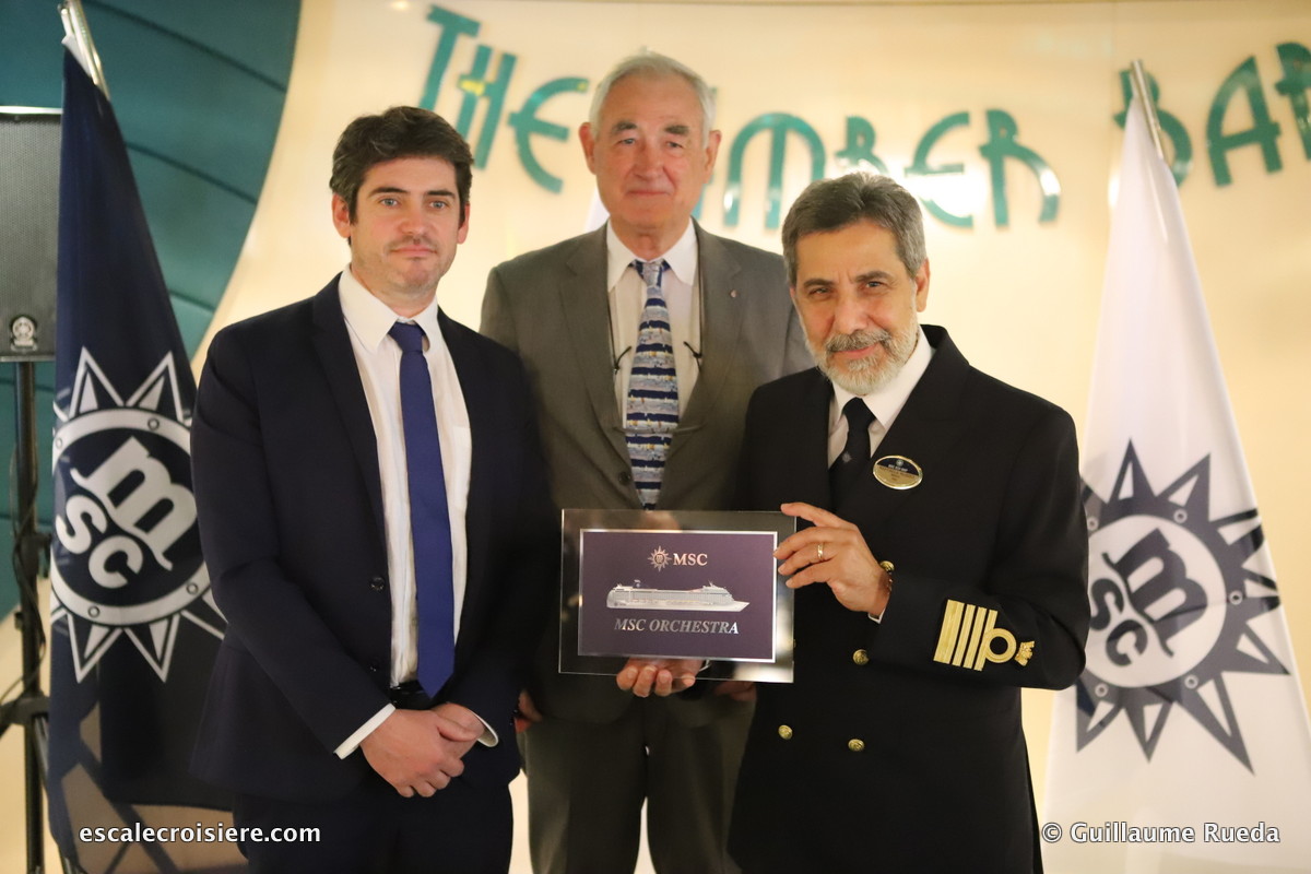 MSC Orchestra - Escale inaugurale Le Havre - Echange de plaques