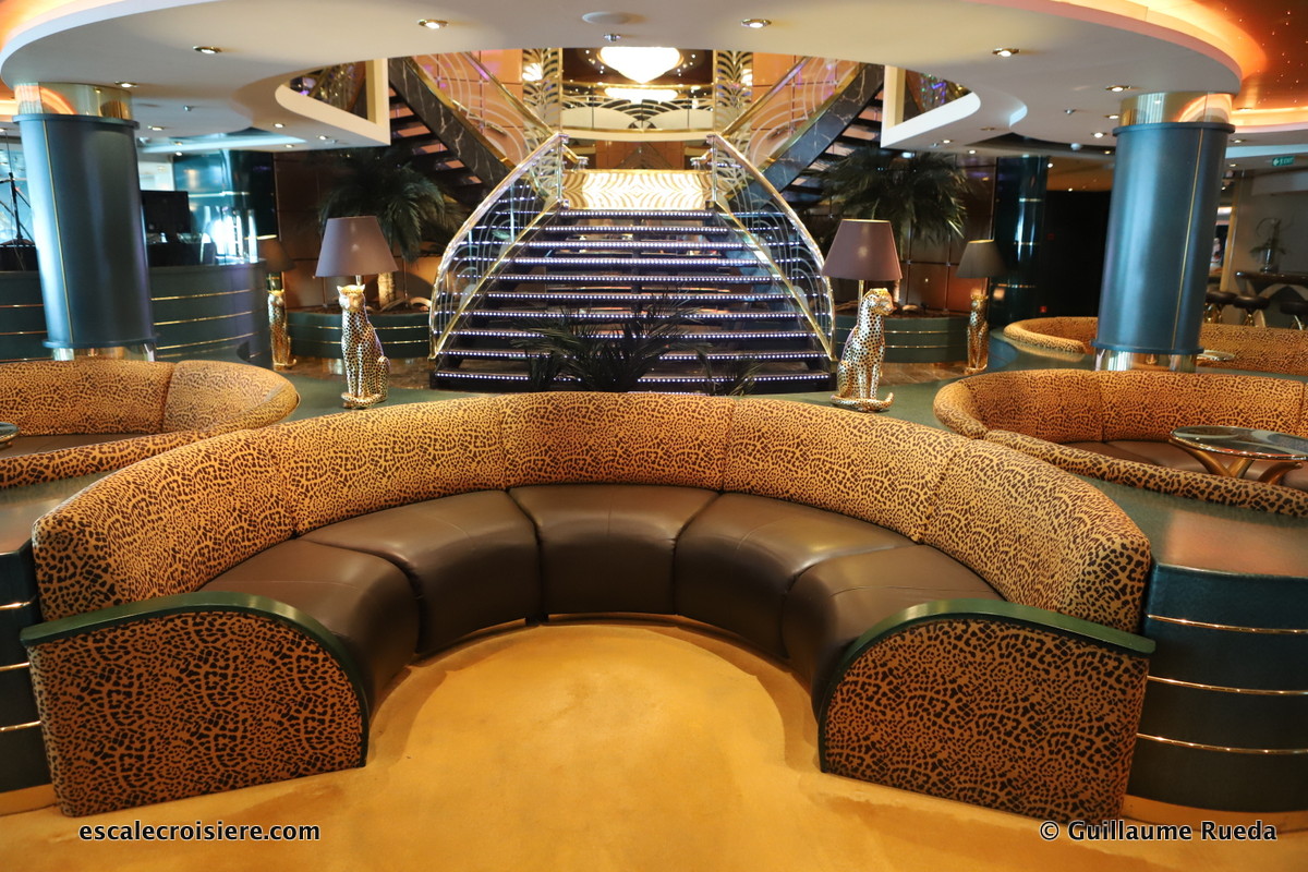 MSC Orchestra - The Savannah bar