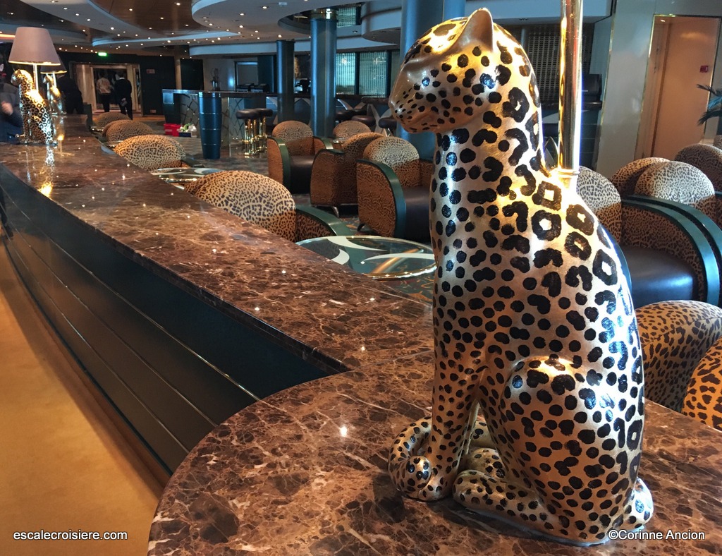 MSC Orchestra - The Savannah bar