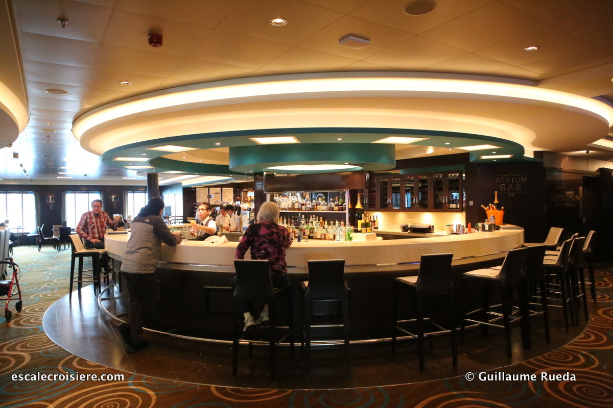 Norwegian Getaway - Atrium bar
