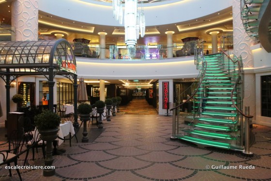 Norwegian Getaway - Bistro & Headliner