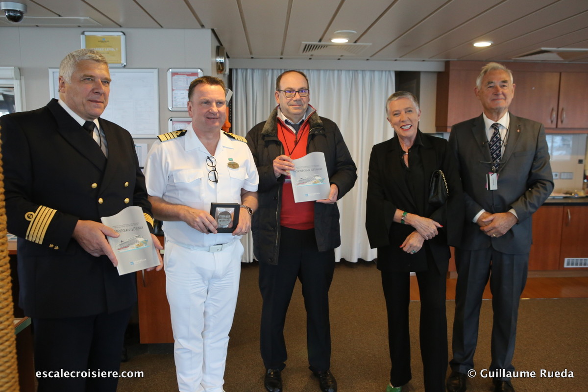 Norwegian Getaway - Echange de plaques avec les autorités havraises